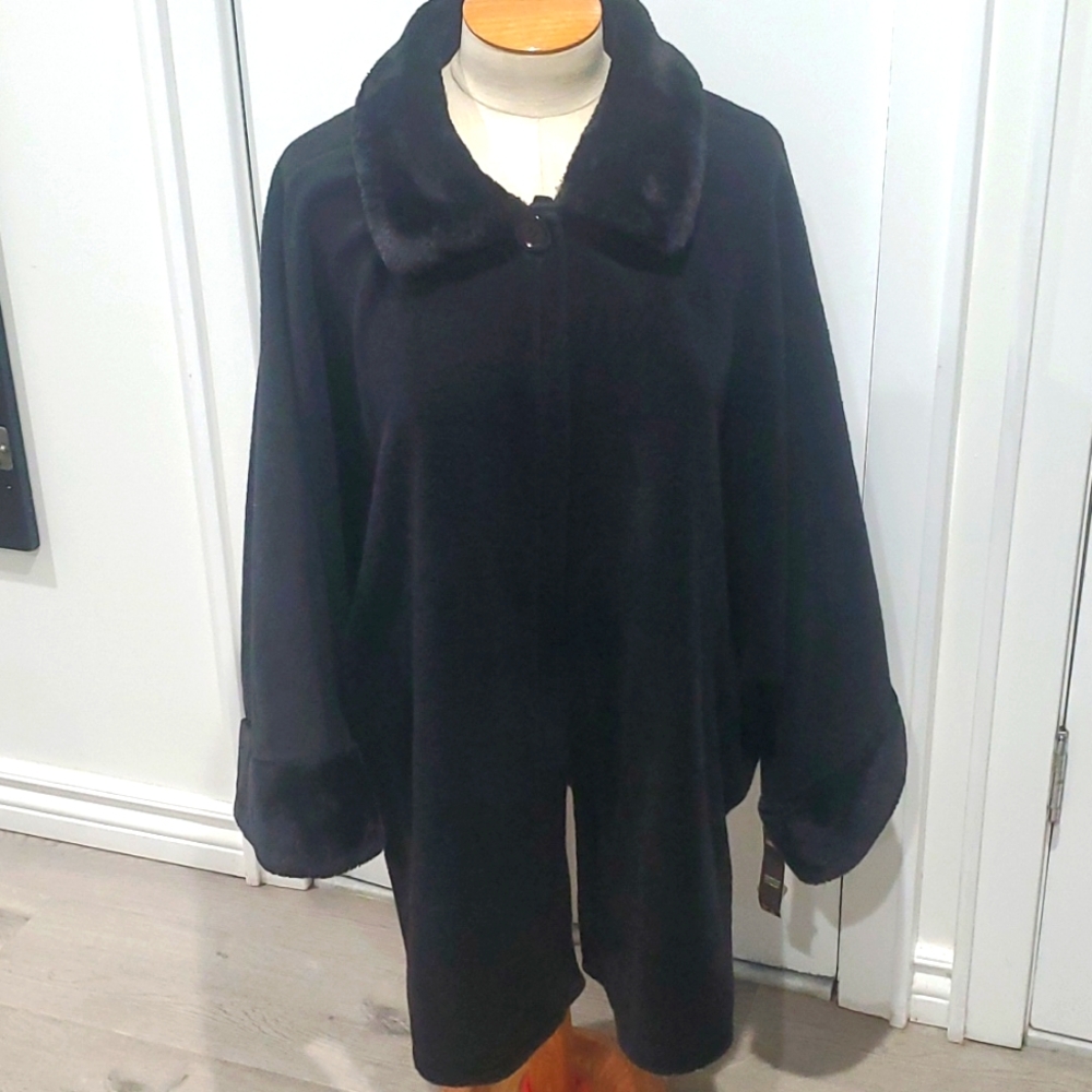 Jaquline Design Studio Faux Fur Trim Warm Winter Fleece Cape Shawl Jacket NEW